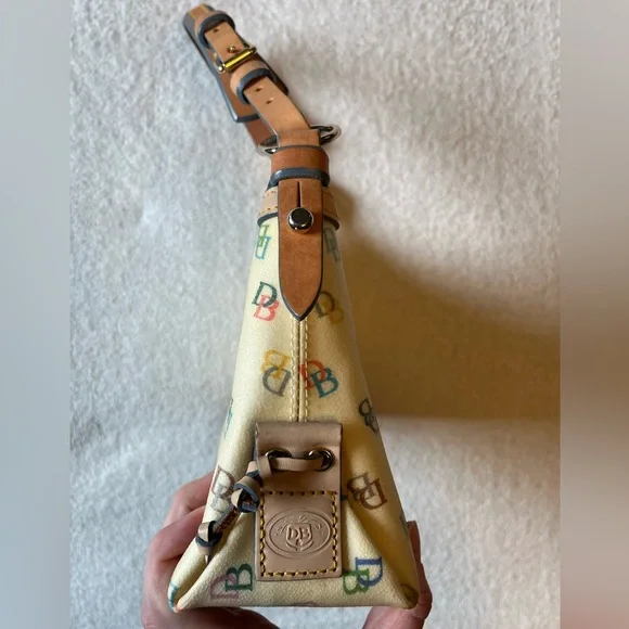 Dooney & Bourke 1975 vintage handbag. Logo, pale yellow. Excellent condition - Picture 3 of 12
